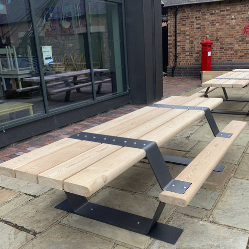 Современный стол для пикника - NORTH - Factory Street Furniture - из лиственных пород дерева / из ели / с основанием из оцинкованной стали