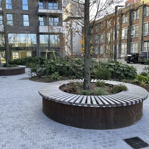 Современная общественная скамейка - CUBIT - Factory Street Furniture - из лиственных пород дерева / из кортеновской стали / без спинки