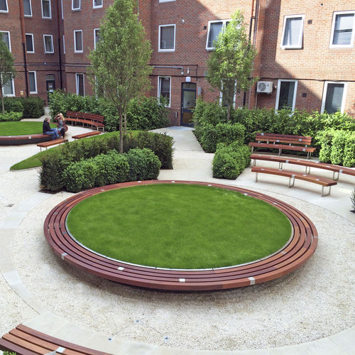 Современная скамейка для сада - GUY’S & ST THOMAS’, LONDON - Factory Street Furniture - из дерева / из стали / из нержавеющей стали