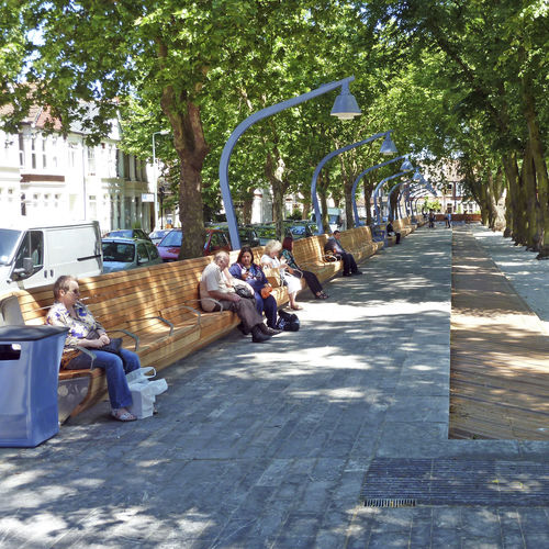 Современная общественная скамейка - WARRIOR SQUARE GARDENS - Factory Street Furniture - из дерева / из нержавеющей стали / из гальванизированной стали