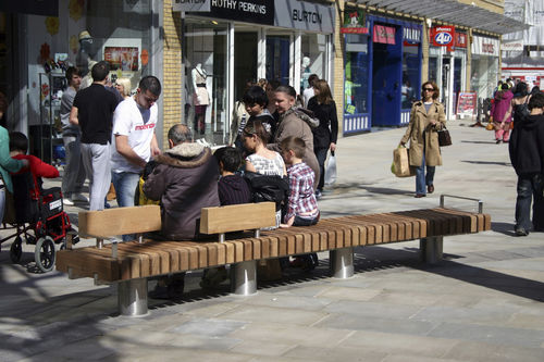Современная общественная скамейка - QUAY CROSS - Factory Street Furniture - из дерева / из нержавеющей стали / со спинкой