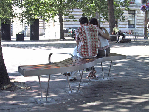 Современная общественная скамейка - GUILDHALL SQUARE, PORTSMOUTH - Factory Street Furniture - из дерева / из нержавеющей стали / со спинкой