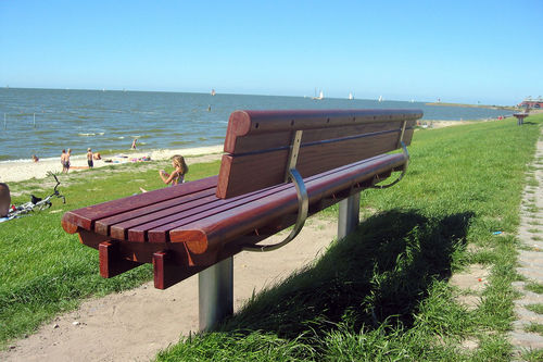 Современная общественная скамейка - SCROLL - Factory Street Furniture - из дерева / из нержавеющей стали / со спинкой