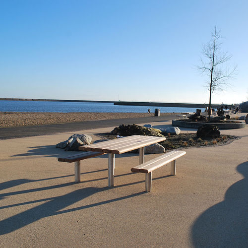 Современный стол для пикника - SCROLL - Factory Street Furniture - из лиственных пород дерева / из нержавеющей стали / прямоугольный