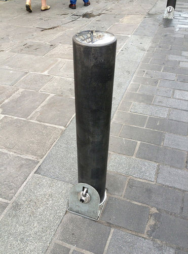 Защитный боллард - CITY OF BATH - Factory Street Furniture - неподвижный / из металла / высокий