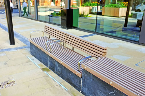 Современная общественная скамейка - CHURCH STREET, BIRMINGHAM - Factory Street Furniture - из дерева / из нержавеющей стали / из гранита