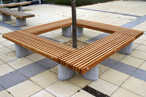 Заграждение для деревьев из дерева - PINEWOOD INFANT SCHOOL, FARNBOROUGH - Factory Street Furniture - со встроенной общественной скамейкой