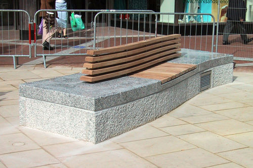 Современная общественная скамейка - BROAD STREET, READING - Factory Street Furniture - из дерева / из нержавеющей стали / из гранита