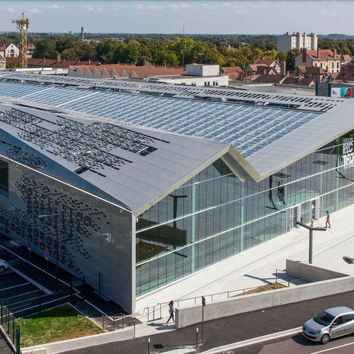 Перфорированное листовое железо - Y SCHOOLS - TROYES BUSINESS SCHOOL  - Arconic Architectural Products SAS, Merxheim/Frank - из алюминия / металлизированное / посеребренное