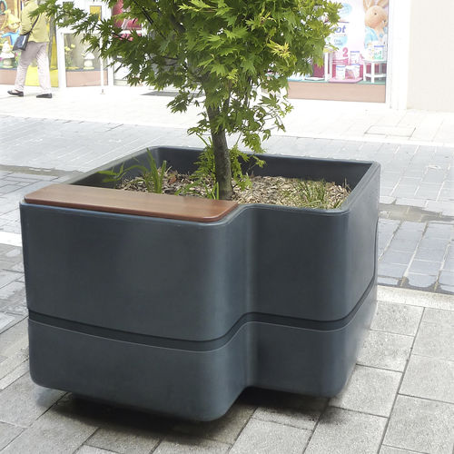 Кадка для садовых растений из экзотических пород дерева - IMAWA - Concept Urbain - из полиэтилена / со встроенной скамьей / современная
