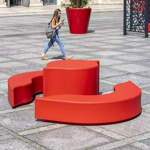 Стол органический дизайн - ARABESQUE - Concept Urbain - из полиэтилена / с основанием из полиэтилена / изогнутый