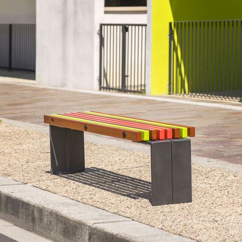 Современная общественная скамейка - COLOR - Concept Urbain - из чугуна / из нержавеющей стали / из экзотических пород дерева