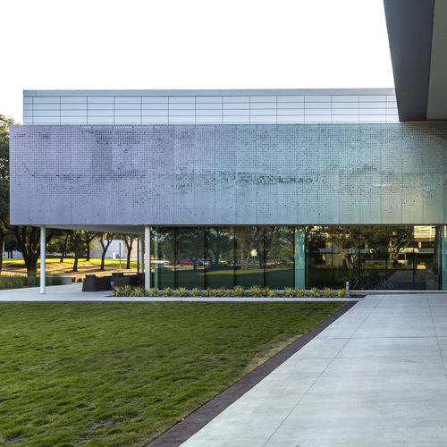Панельная облицовка фасада - DAVIDSON-GUNDY ALUMNI CENTER - A. Zahner - из алюминия / из перфорированного алюминия / из штукатурки