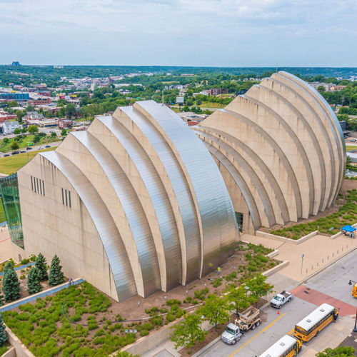 Панельная облицовка фасада - KAUFFMAN CENTER - A. Zahner - из нержавеющей стали / перфорированная / отражающая