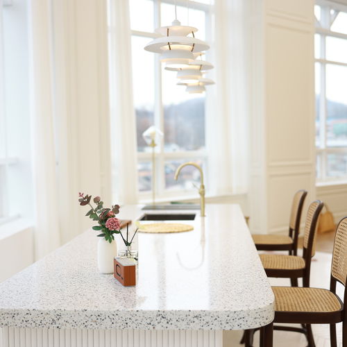 Рабочая поверхность из Solid Surface - TERRAZZO VENEZIA NT 150 - Staron Solid Surfaces - для профессионального использования / белая / серая