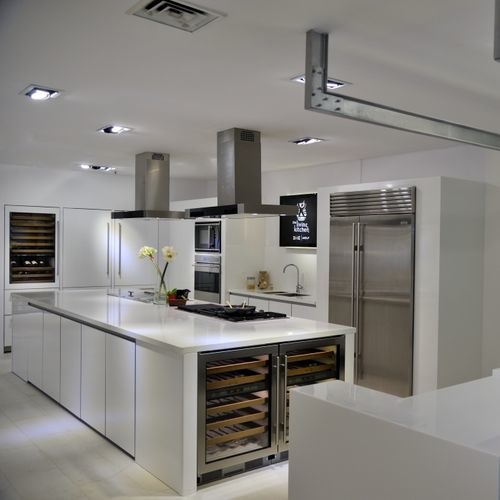 Рабочая поверхность из Solid Surface - SANDED CREAM  SM421 - Staron Solid Surfaces - для кухни / для ванной комнаты / белая