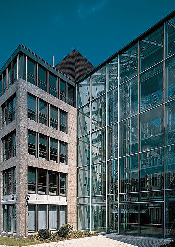 Панельная тонкостенная перегородка - OFFICE BUILDING UNTERSBERGSTRAßE, MUNICH - Schindler - из стекла / из нержавеющей стали