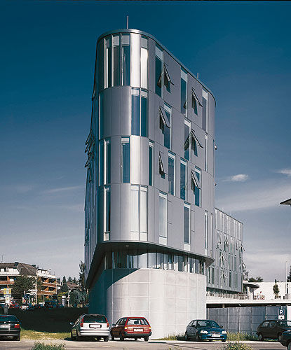 Панельная облицовка фасада - DISTRICT POLICE AUTHORITIES BUILDING, METTMANN - Schindler - из алюминия / из металла / гладкая