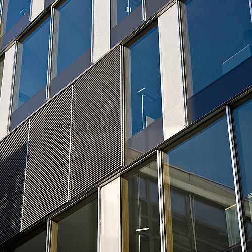 Солнцезащитное устройство из алюминия - TECHNOLOGY CENTRE SIKA, ZURICH/SWITZERLAND - Schindler - для фасада