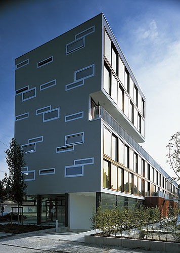 Панельная облицовка фасада - RESIDENTIAL AND COMMERCIAL BUILDING, WESTENDSTRAßE, MUNICH - Schindler - из дерева / пазованная