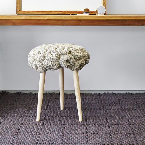 Современный табурет - KNITTED - GAN RUGS - из шерсти / с основанием из ясеня / 3 ножки