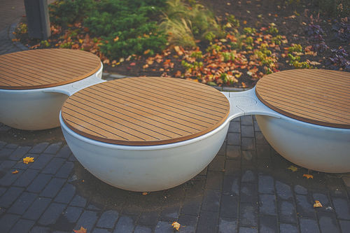 Современная общественная скамейка - Timpan Illuminated Bench - Keha3  - из тикового дерева / из фанеры / из PE
