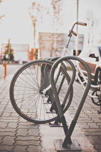 Напольная парковка для велосипедов - Tulip Bike Rack - Keha3  - защищенная / уникальный дизайн / для игровой площадки