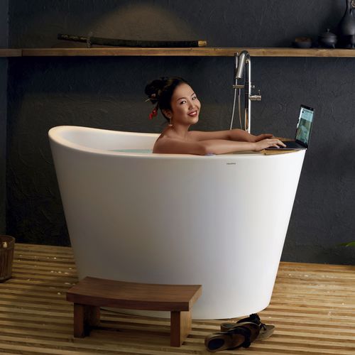Овальная ванна - TRUE OFURO TRANQUILITY - Aquatica Marmite SP. Z.o.o - островная / для жилых зданий / из Solid Surface