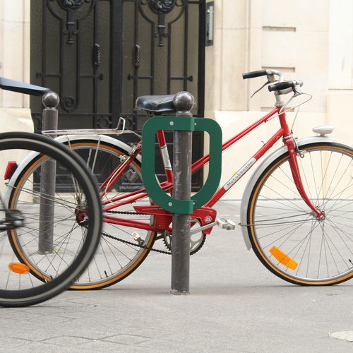 Напольная парковка для велосипедов - CYCLACCROCHE - TF URBAN - защищенная / двойная / для общественных мест