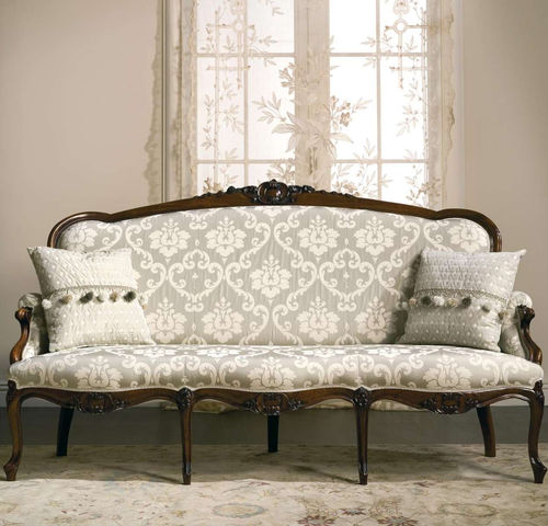 Стилизованный диван - CARLOTTA - VIMERCATI MEDA LUXURY CLASSIC FURNITURE - из ткани / с подлокотниками / с подушками
