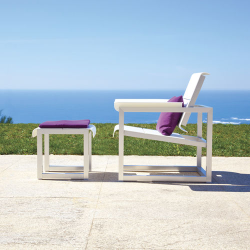 Современное кресло - WEST COAST - SACHI - Premium Outdoor Furniture - из Sunbrella® / из алюминия / с опорой для ступней