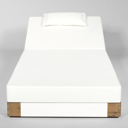 Современный садовый шезлонг - YACHT CLUB - SACHI - Premium Outdoor Furniture - из Sunbrella® / из дерева / из алюминия