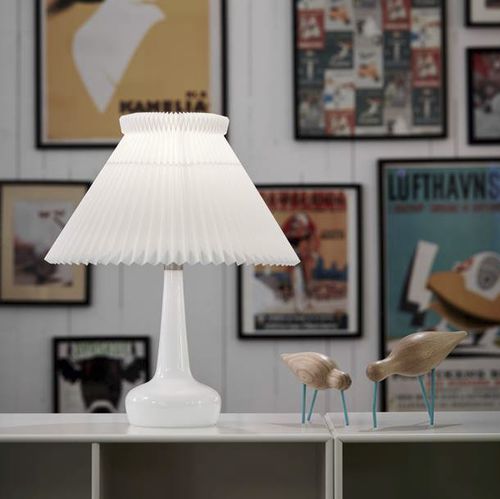 Le desk hot sale lamp