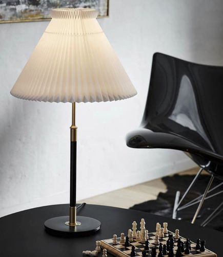 Настольная лампа - LE KLINT : 352 - LE KLINT - из латуни / из бумаги / современная