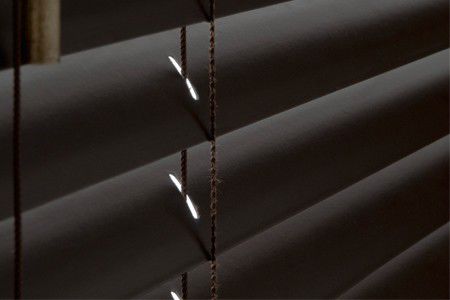 Венецианское жалюзи - Luxmader - для окон / из искусственной кожи / механизированное