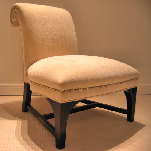 Классическое низкое кресло - Milan  - Kingsgate Furniture ltd - из ткани / из кожи / из дерева