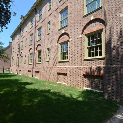 Окно из дерева - WILLIAM AND MARY COLLEGE - Accsys Technologies - из стекла / из алюминия / неподвижное