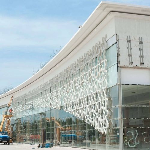 Солнцезащитное устройство из бетона UHPC Ductal© - Lafarge  - для фасада / вертикальное / фиксированное