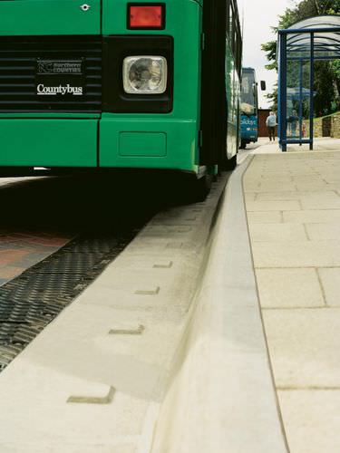Обрамление для тротуара - BUS STOP - Marshalls plc  - из бетона / линейное