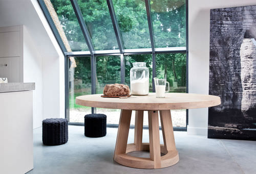 Современный стол - SOLID - Odesi. Dutch Design Online - из дерева / круглый