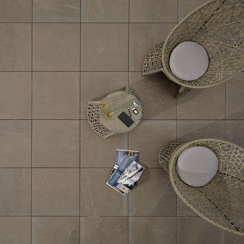 Уличная плитка из спеченного камня - L'ALTRA PIETRA - COLOSSEO PORPHYRBRAUN - GRANULATI ZANDOBBIO SPA - из керамогранита / для наружного применения / текстурированная