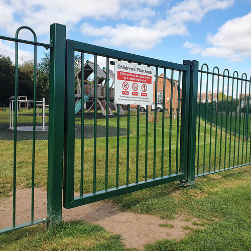 Дверца из стали, покрытой порошком - KinderGate - ZAUN FENCING 