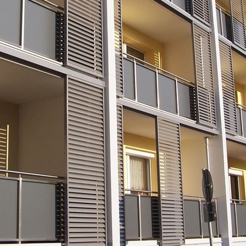 Солнцезащитное устройство из алюминия - DUCOSUN F - Baier GmbH - для фасада / горизонтальное / направляемое