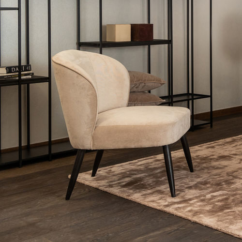 Современное низкое кресло - ARLO - EUROFASHION HOMETEXTILES & CONCEPTS - из ткани / из дуба / коричневое