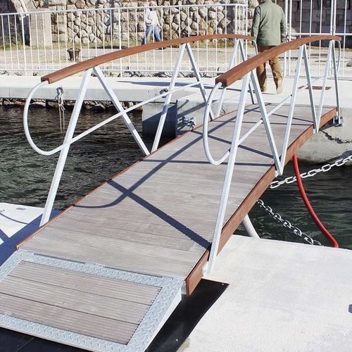 Мост из стали - MARINA EQUIPMENT  - Marinetek - из дерева / композит / с решеткой