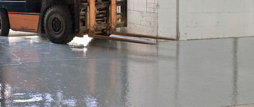 Напольное покрытие из жидкой эпоксидной смолы - CLEAR COAT  - Watco Industrial Flooring - покрытое воском / имитация бетона / с высоким сопротивлением