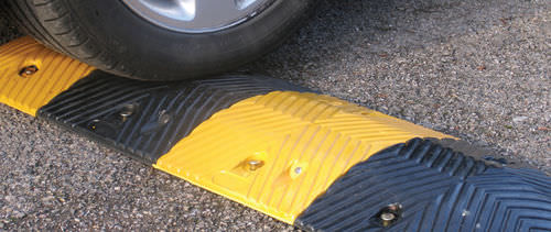 Дорожный барьер из переработанной резины - COMPACT SPEED BUMPS - Watco Industrial Flooring