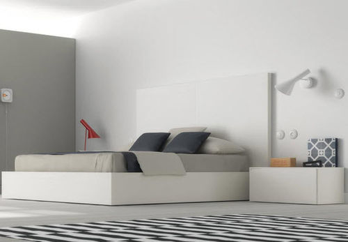 Двуспальная кровать - D3  - VIVE - MUEBLES VERGE S.L. - современная / с изголовьем / со встроенным прикроватным столиком