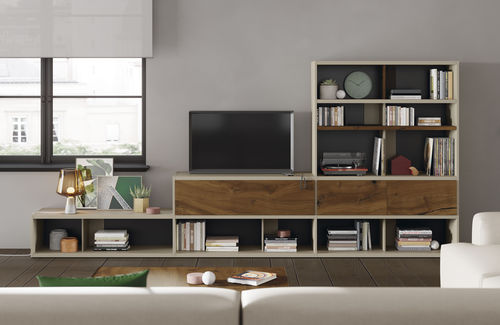 Современный настенный комплект для ТВ - EST115 - VIVE - MUEBLES VERGE S.L. - из лакированной древесины