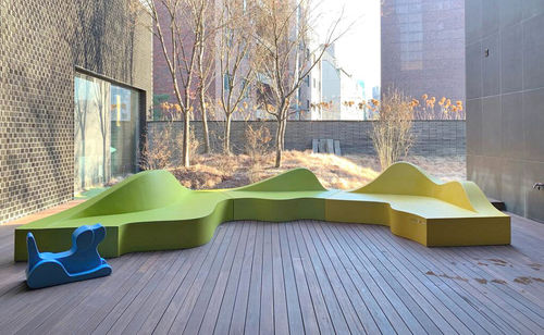 Скамейка уникальный дизайн - RIVER MUST FLOW - SIXINCH Furniture - Design - Foamcoating - из полорона высокой плотности / со спинкой / без подлокотников